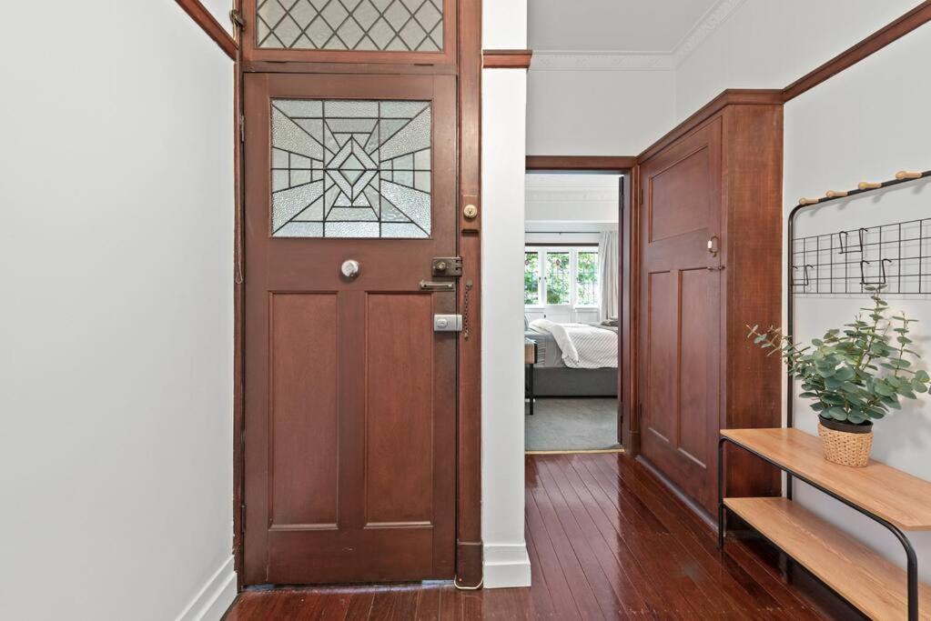 Art Deco In Ascot! ~ 2 Bed / 1 Bath / 1 Car Apartment Brisbane Bagian luar foto